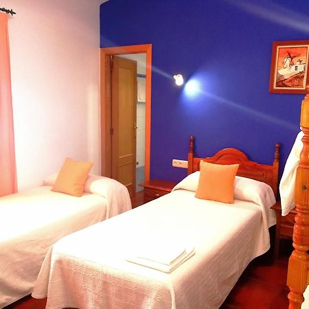 Hostal Restaurante Ego's Campo De Criptana Esterno foto